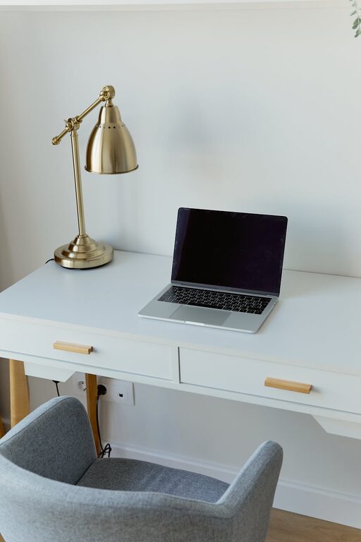 Consejos para organizar un espacio de trabajo eficiente y cómodo en casa