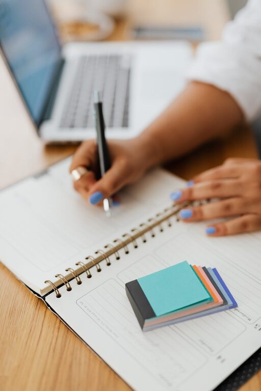 Consejos prácticos para organizar un espacio de trabajo eficiente en casa